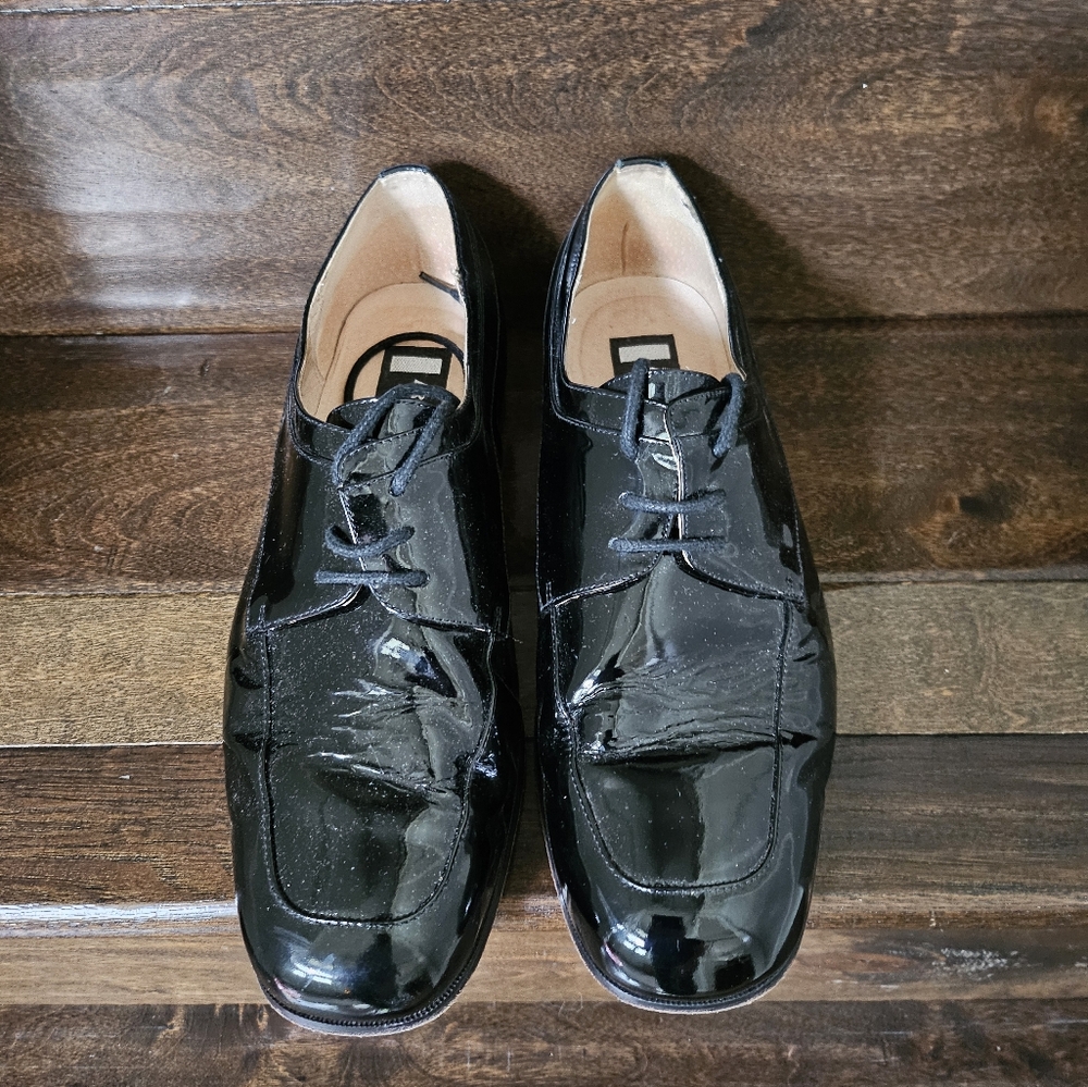 Frederico Leone Tuxedo Lace-Up Shoe